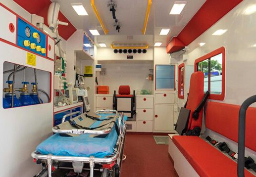 千里護送，轉運救護車帶動救護車廠家發(fā)展02